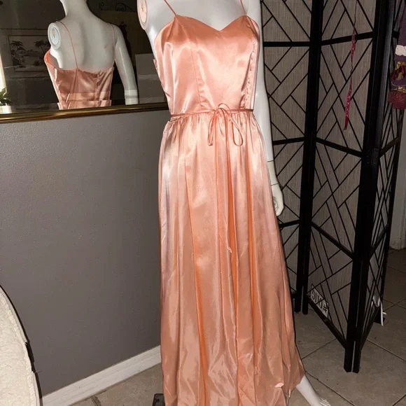 Chic Peach Satin Evening Dress - Picture 3 of 9